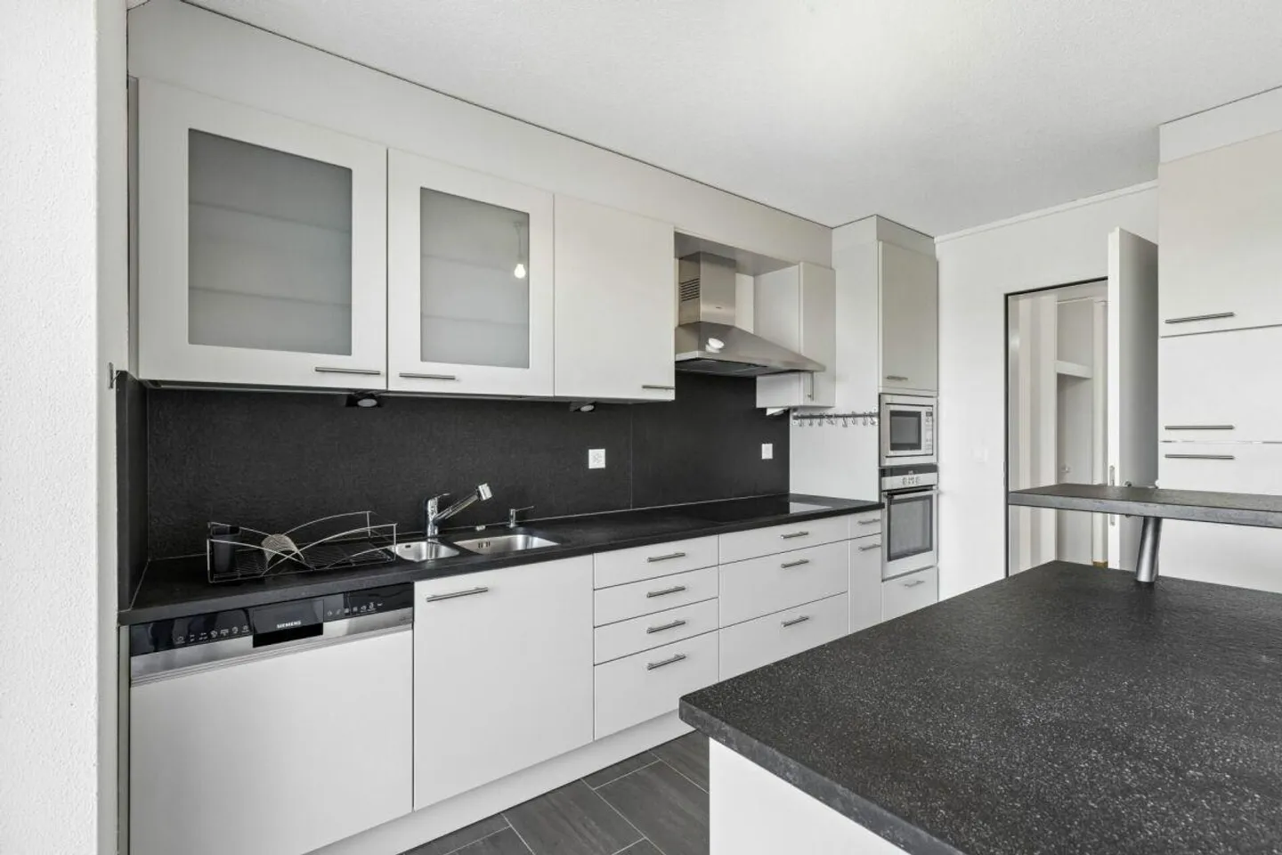 Appartement en duplex spacieux de 5,5 pièces avec charme, salle de loisirs et potentiel - Photo 13 sur 23