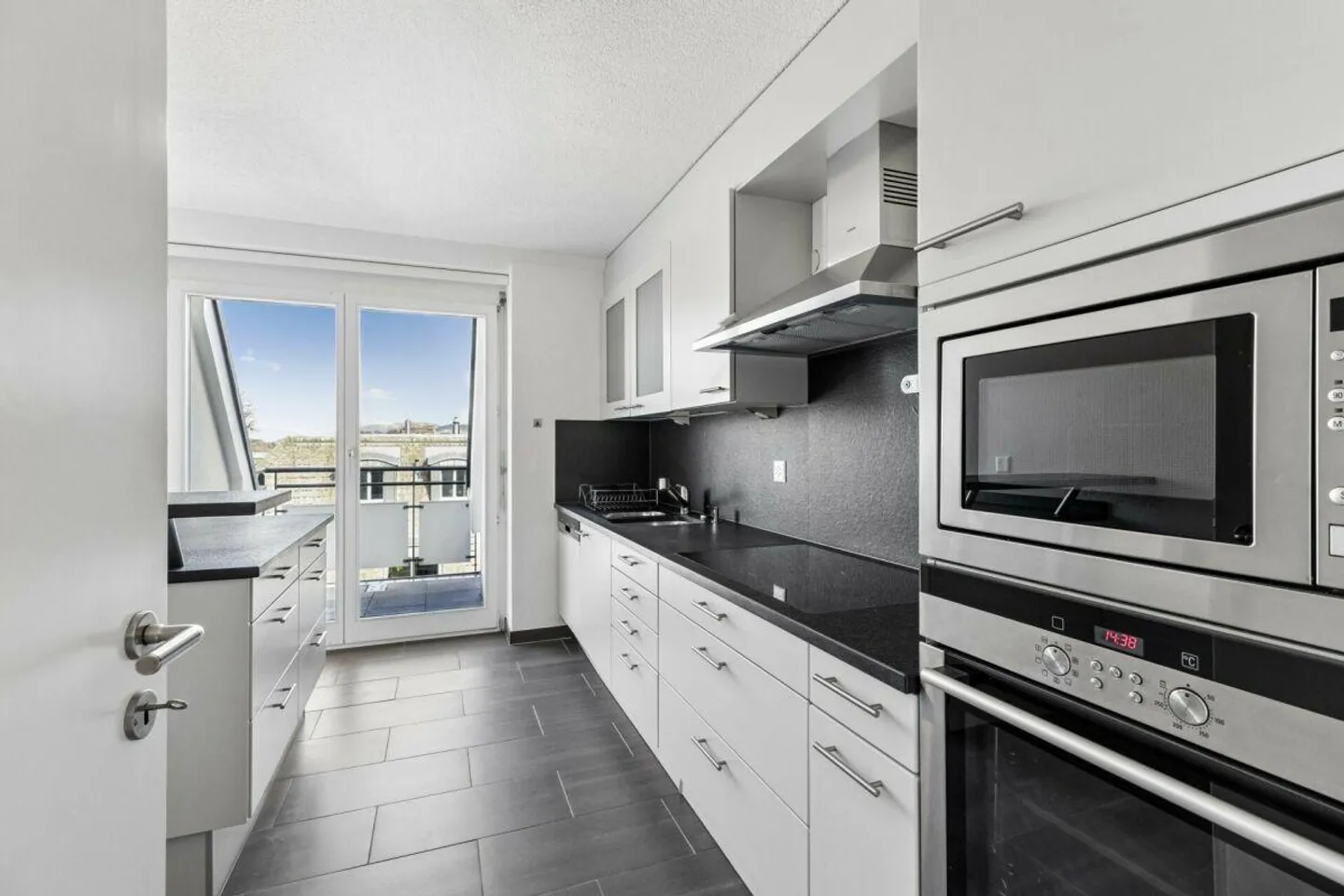 Appartement en duplex spacieux de 5,5 pièces avec charme, salle de loisirs et potentiel - Photo 14 sur 23