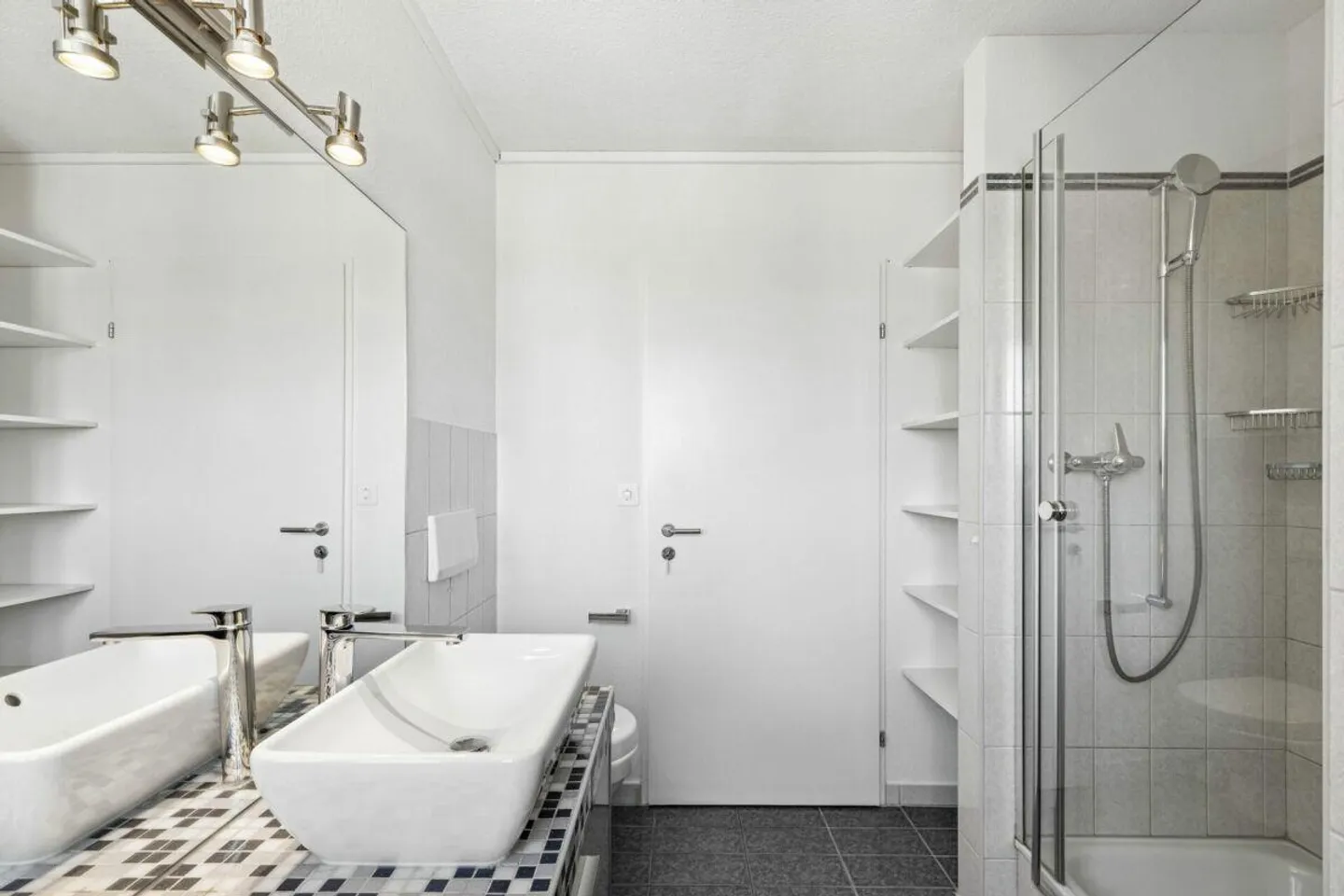 Appartement en duplex spacieux de 5,5 pièces avec charme, salle de loisirs et potentiel - Photo 16 sur 23