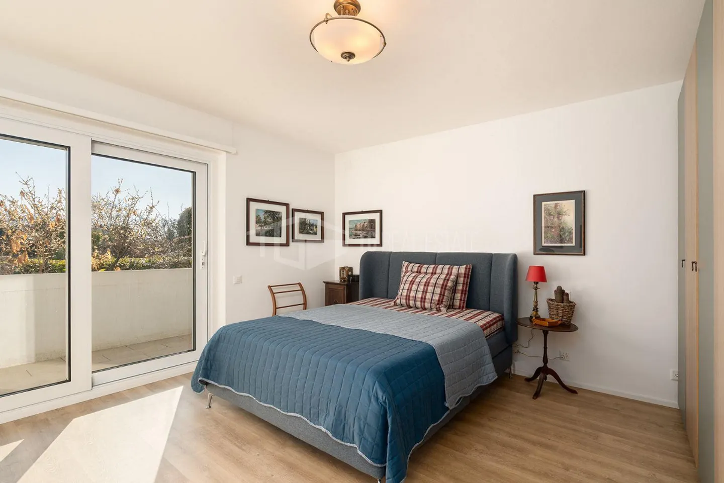 Elegant 4.5-room apartment with terraces, near the center and the train station of Lugano - Photo 7 of 13