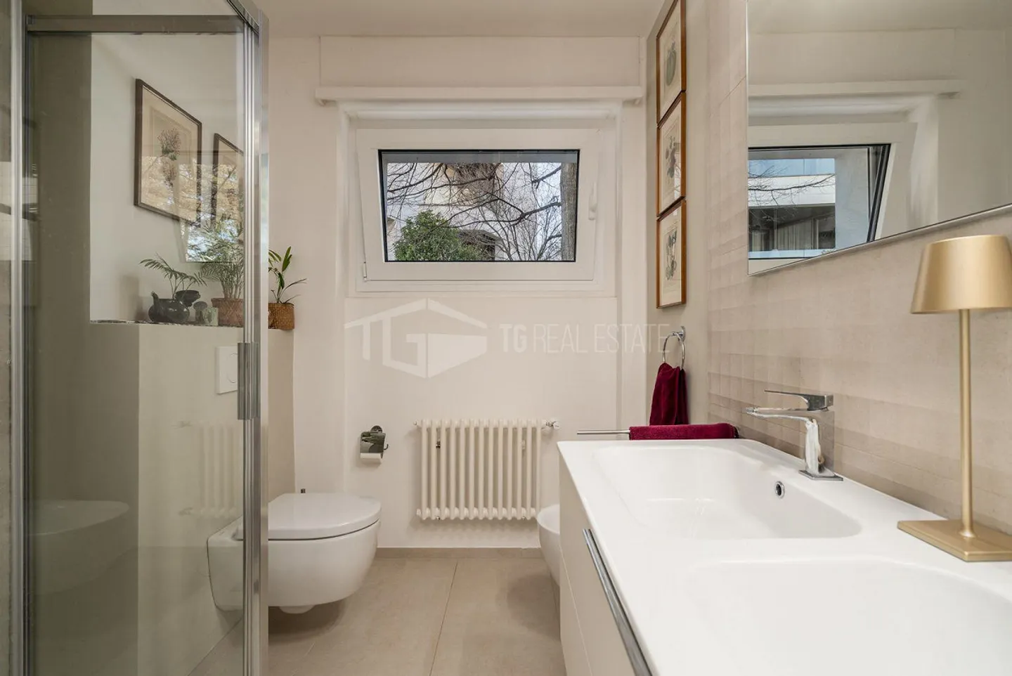 Elegant 4.5-room apartment with terraces, near the center and the train station of Lugano - Photo 10 of 13