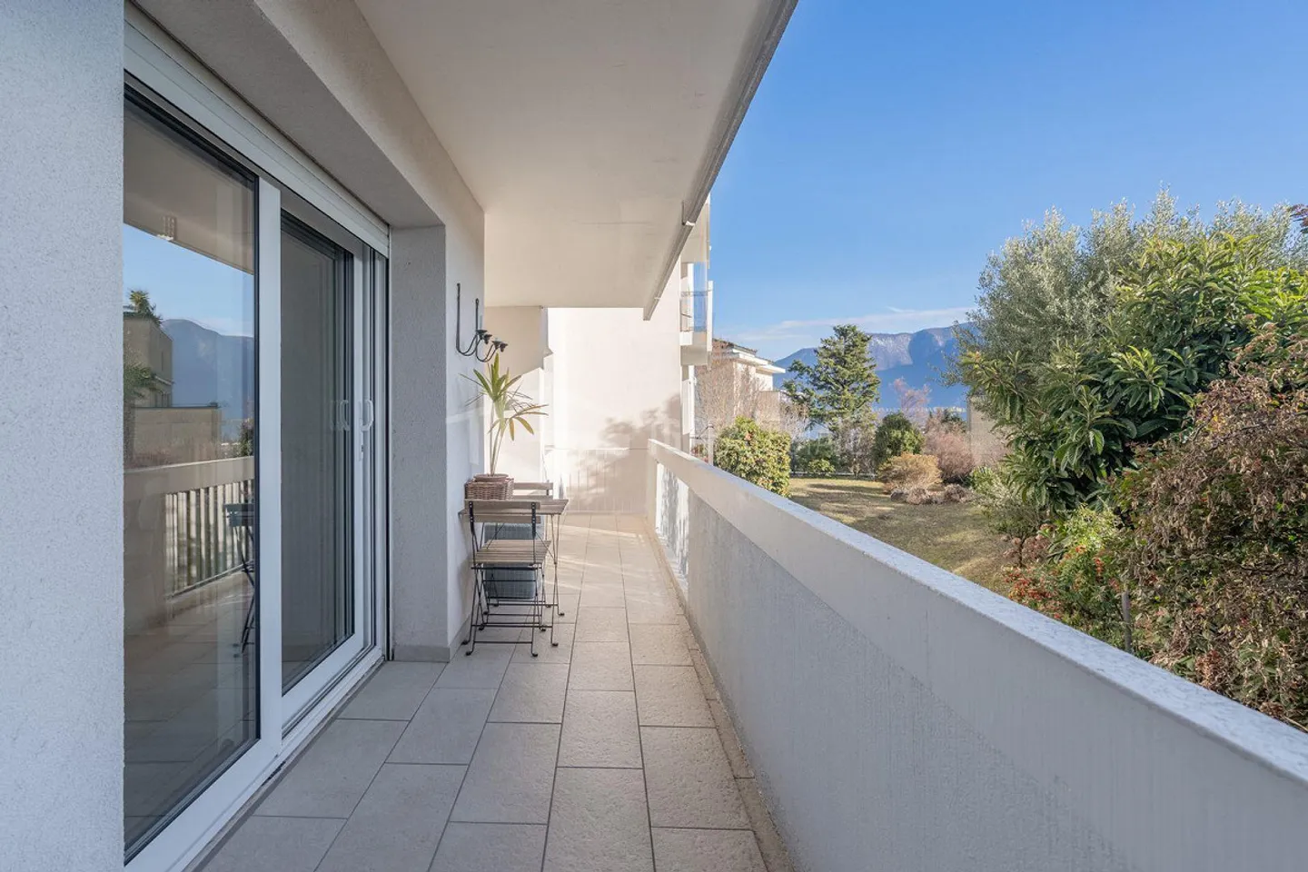 Elegant 4.5-room apartment with terraces, near the center and the train station of Lugano - Photo 13 of 13