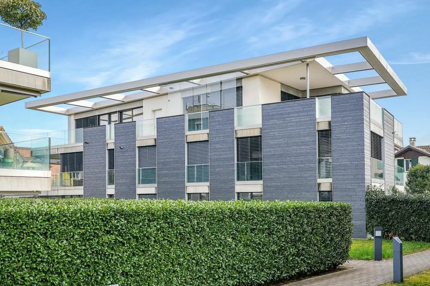 Wohngenuss der Extraklasse! Elegante 4.5 Zimmer-Attikawohnung an ze... - Foto 1 von 13