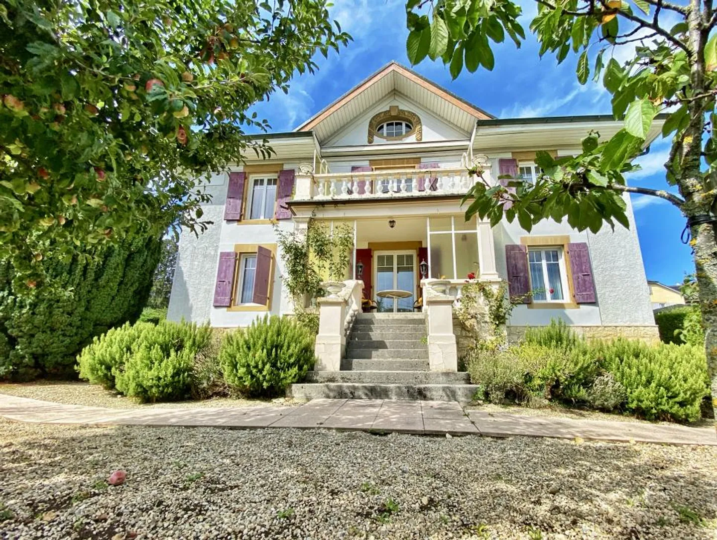 EXTRAORDINARY PROPERTY! MAGNIFICENT HOUSE - Photo 3 of 7