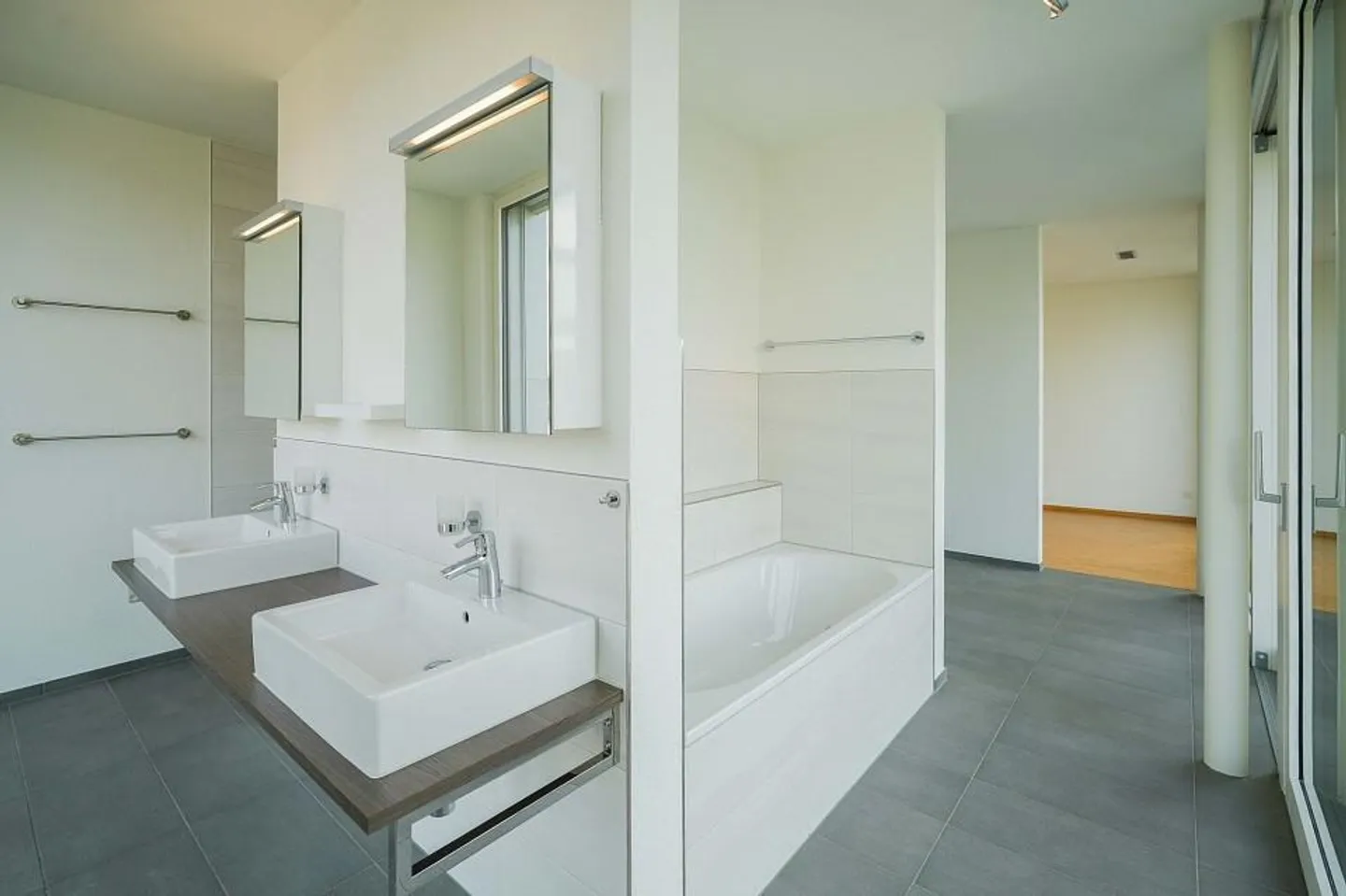 Wohngenuss der Extraklasse! Elegante 4.5 Zimmer-Attikawohnung an ze... - Foto 5 von 13