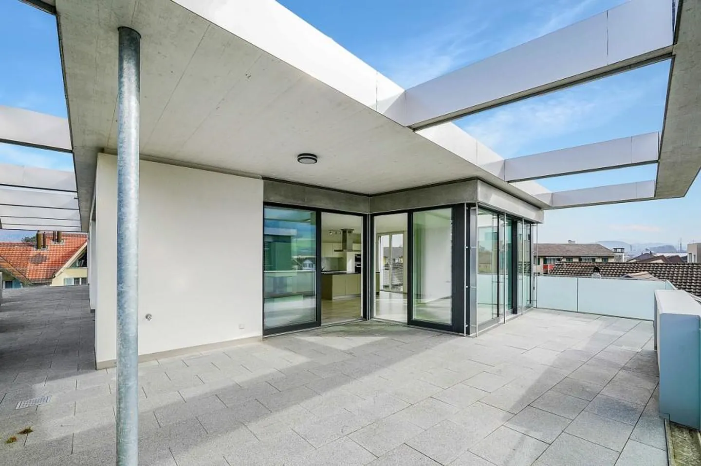 Wohngenuss der Extraklasse! Elegante 4.5 Zimmer-Attikawohnung an ze... - Foto 7 von 13