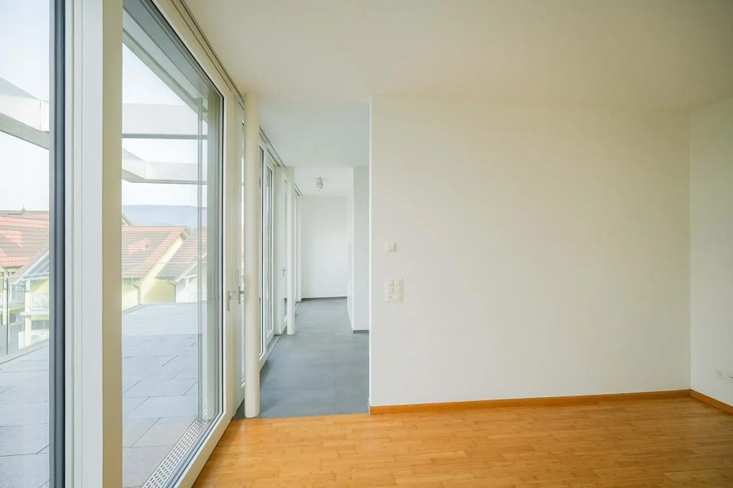 Wohngenuss der Extraklasse! Elegante 4.5 Zimmer-Attikawohnung an ze... - Foto 10 von 13