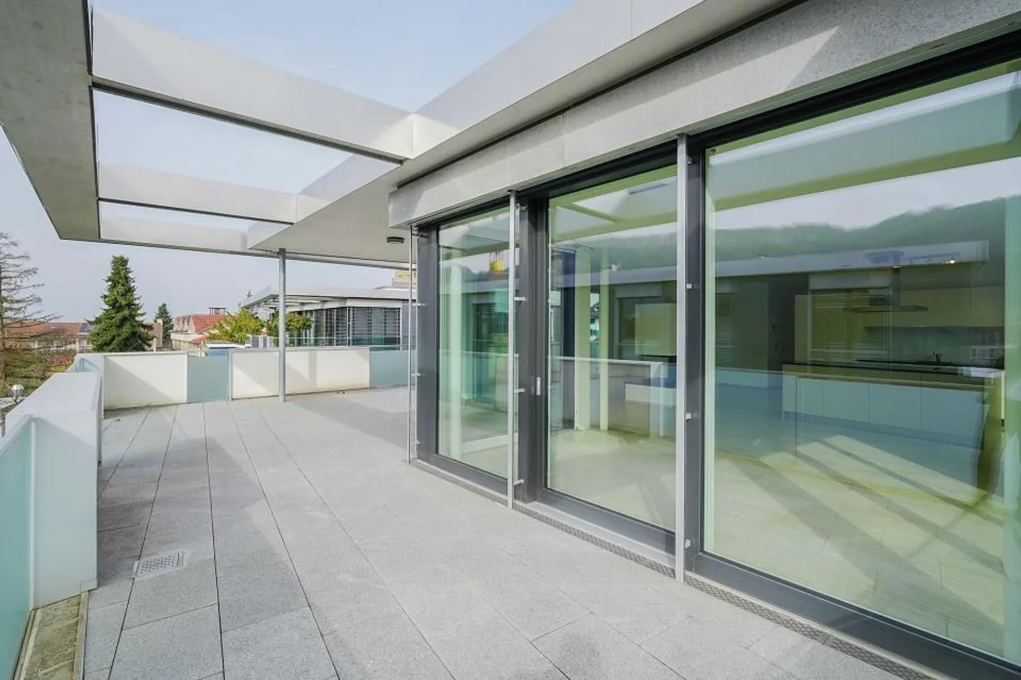 Wohngenuss der Extraklasse! Elegante 4.5 Zimmer-Attikawohnung an ze... - Foto 11 von 13