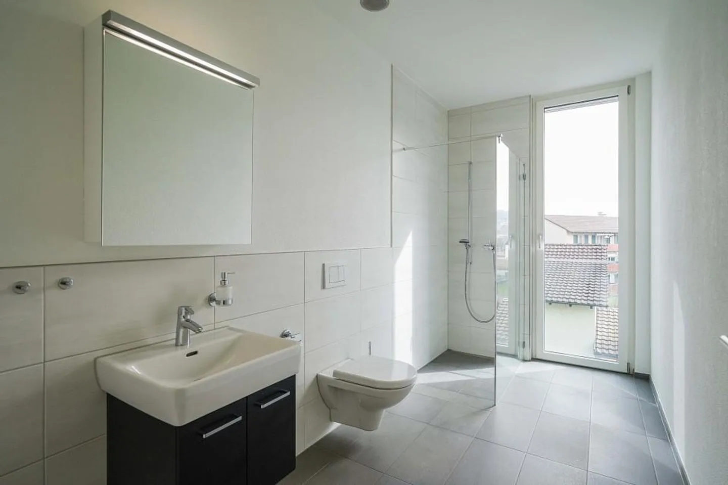 Wohngenuss der Extraklasse! Elegante 4.5 Zimmer-Attikawohnung an ze... - Foto 12 von 13