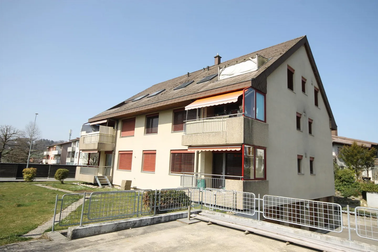 Appartement sous les combles de 3 pièces dans une maison de 6 familles - Photo 1 sur 7