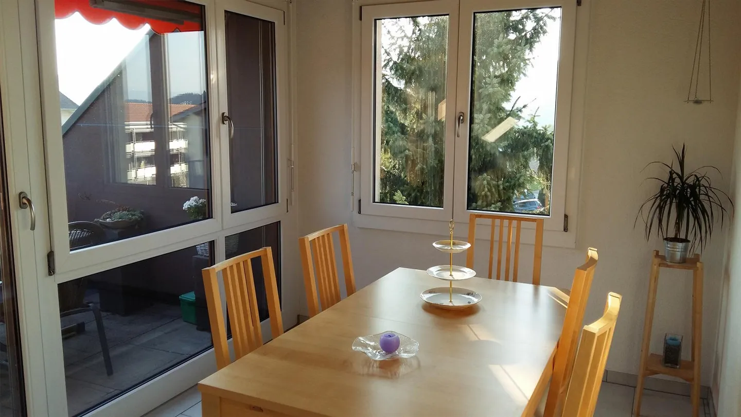 Appartement sous les combles de 3 pièces dans une maison de 6 familles - Photo 2 sur 7