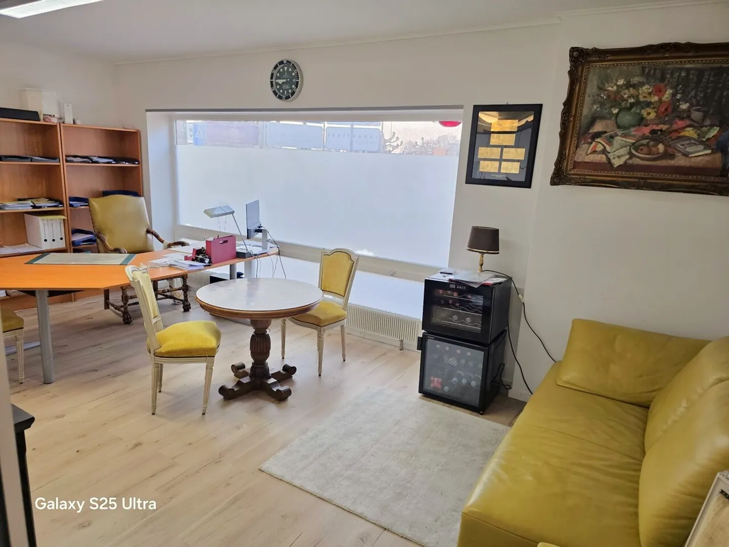 Bureau au rez-de-chaussée - Photo 1 sur 2