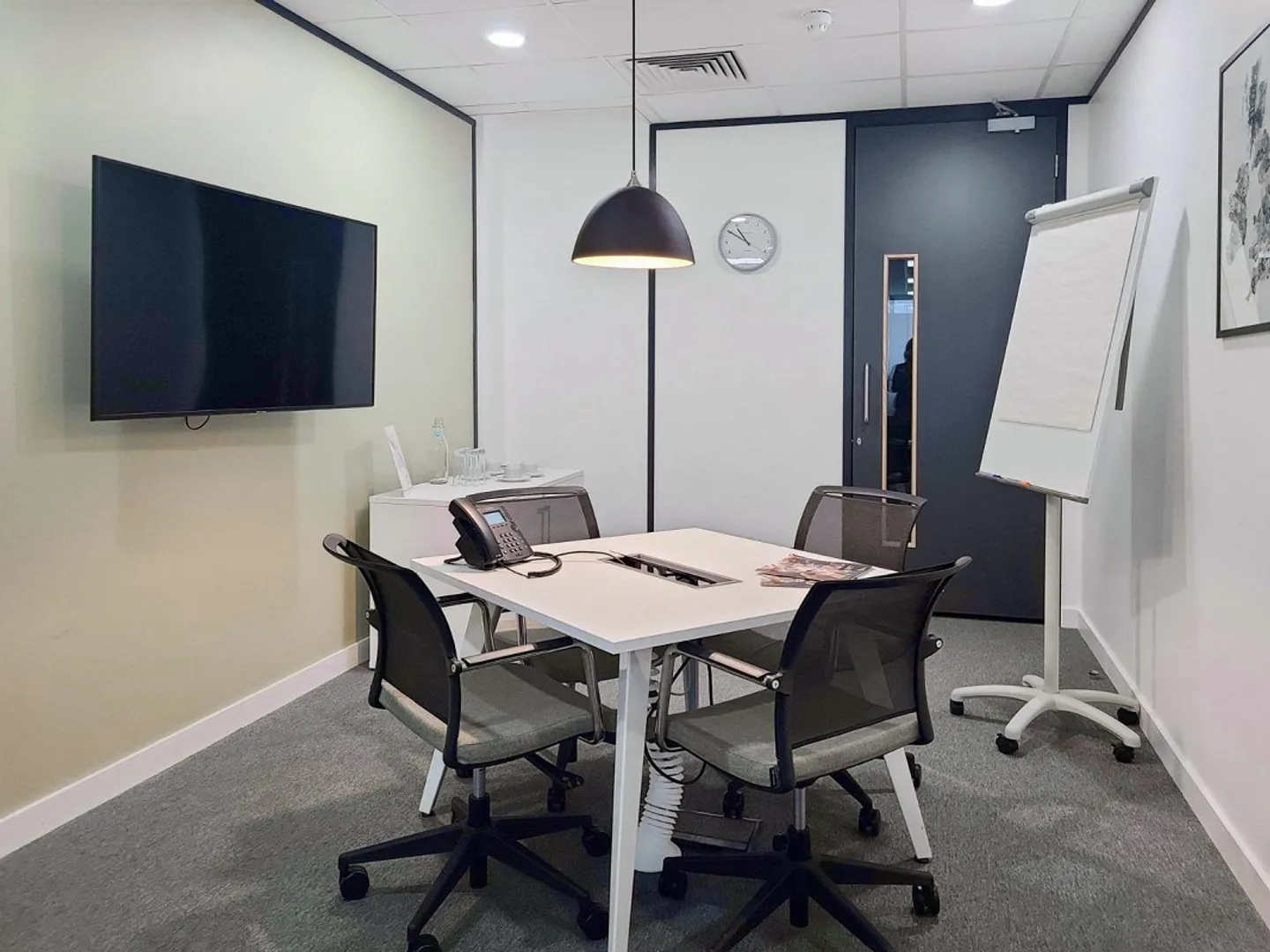 Open-plan offices for 10 people at Regus Main Station - Photo 8 of 12
