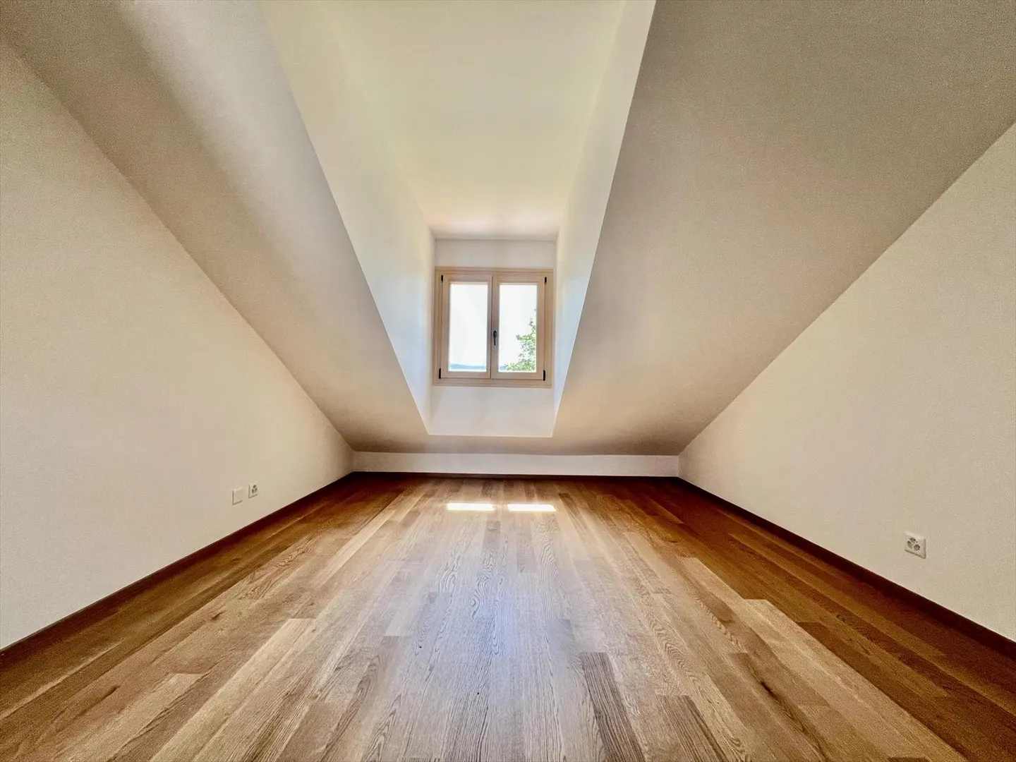 Casa bifamiliare ristrutturata, pronta per essere abitata - Foto 7 di 13