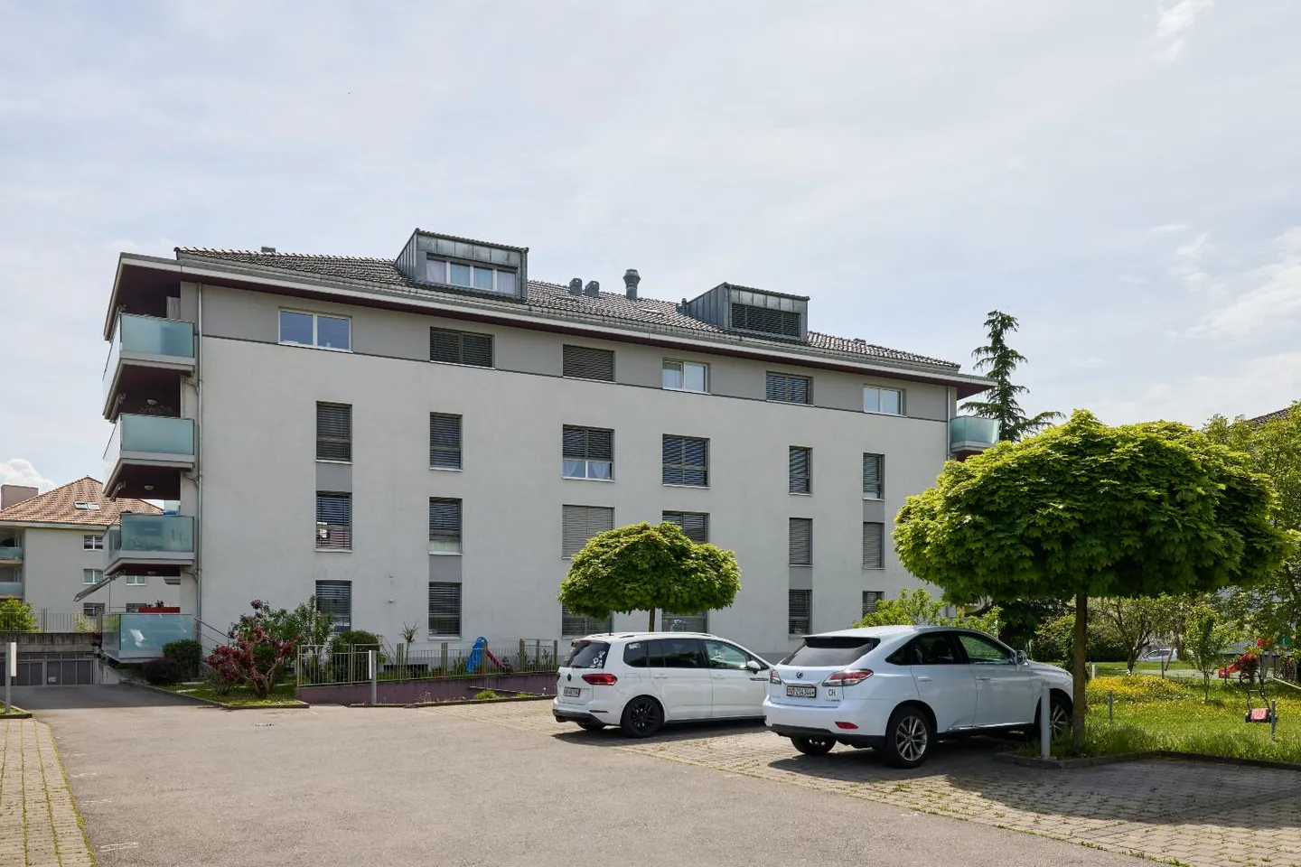 Überdachte Motorradparkplätze - Foto 4 von 4