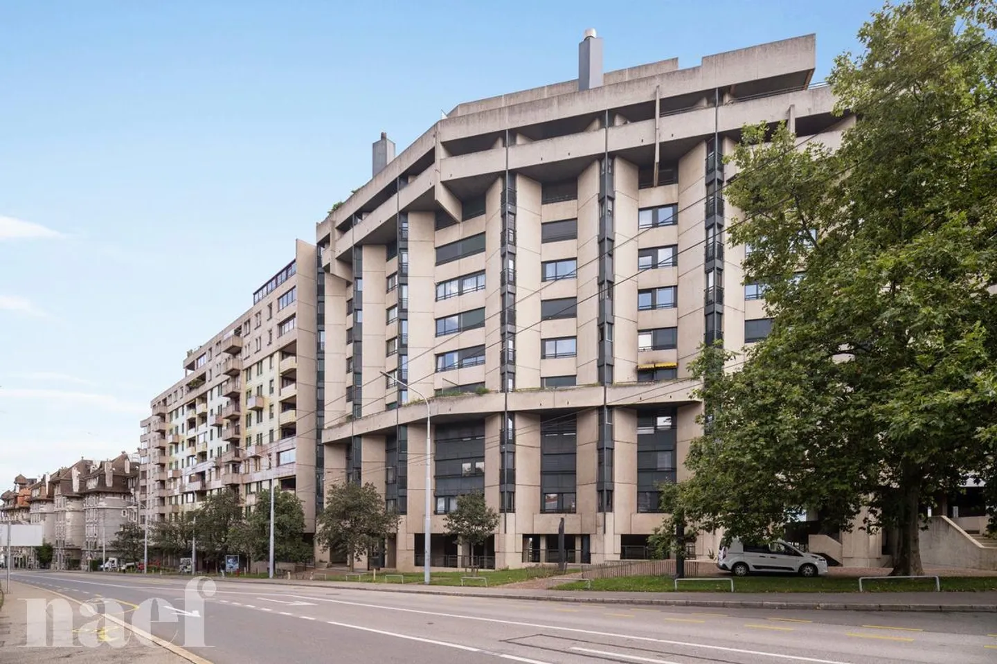 Appartement rénové avec balcon - Photo 1 sur 13