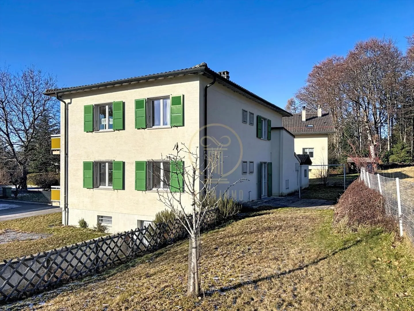 EPALINGES - Einfamilienhaus mit 2 Wohnungen mit 4 Zimmern, Garagen und Garten - Foto 1 von 13