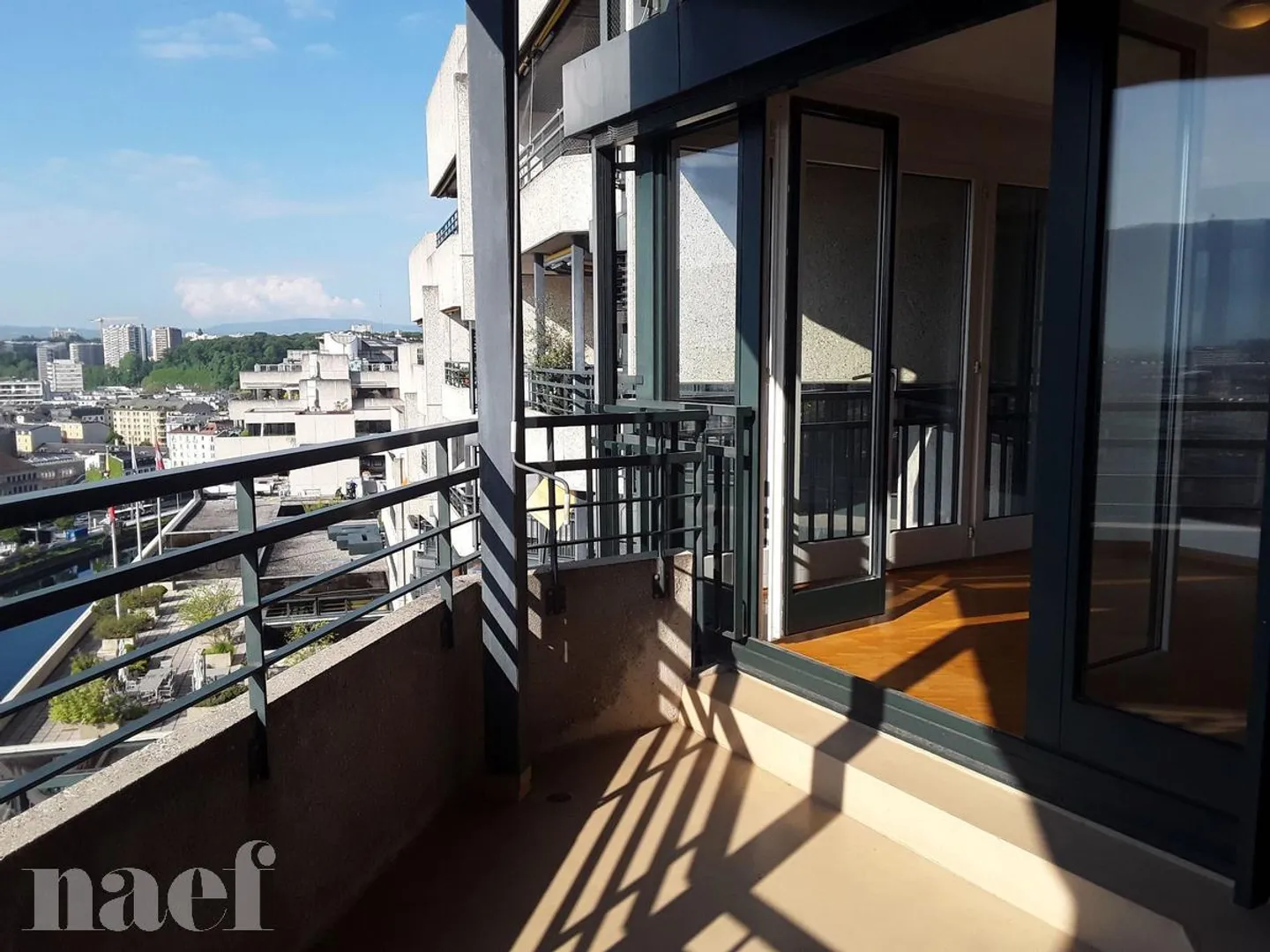 Appartement rénové avec balcon - Photo 4 sur 13