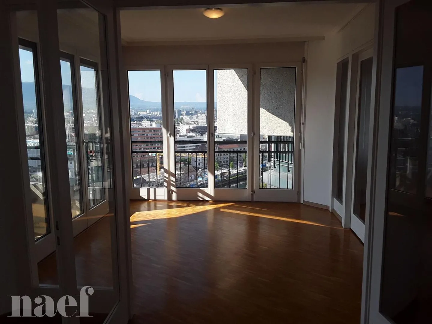Appartement rénové avec balcon - Photo 7 sur 13