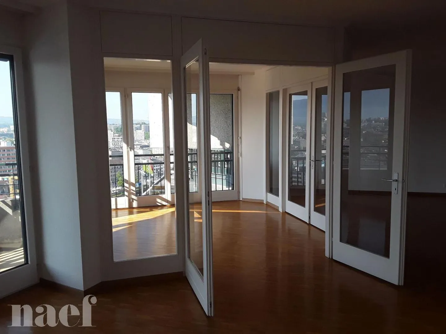 Appartement rénové avec balcon - Photo 8 sur 13