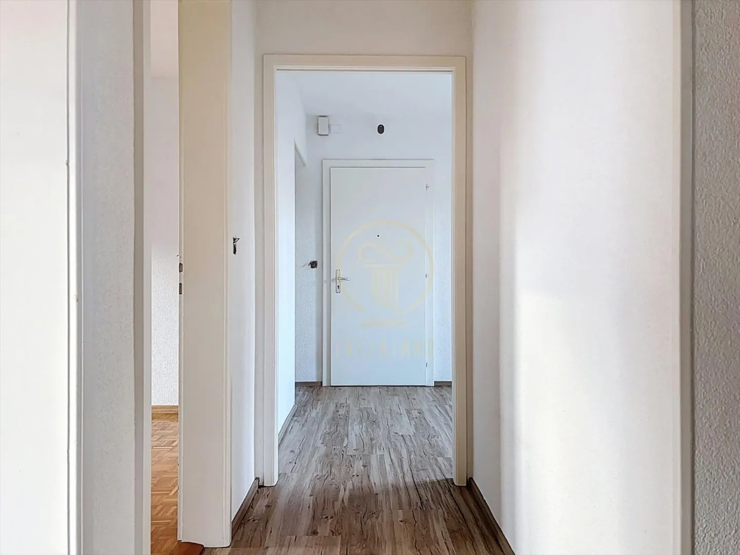 EPALINGES - Einfamilienhaus mit 2 Wohnungen mit 4 Zimmern, Garagen und Garten - Foto 7 von 13