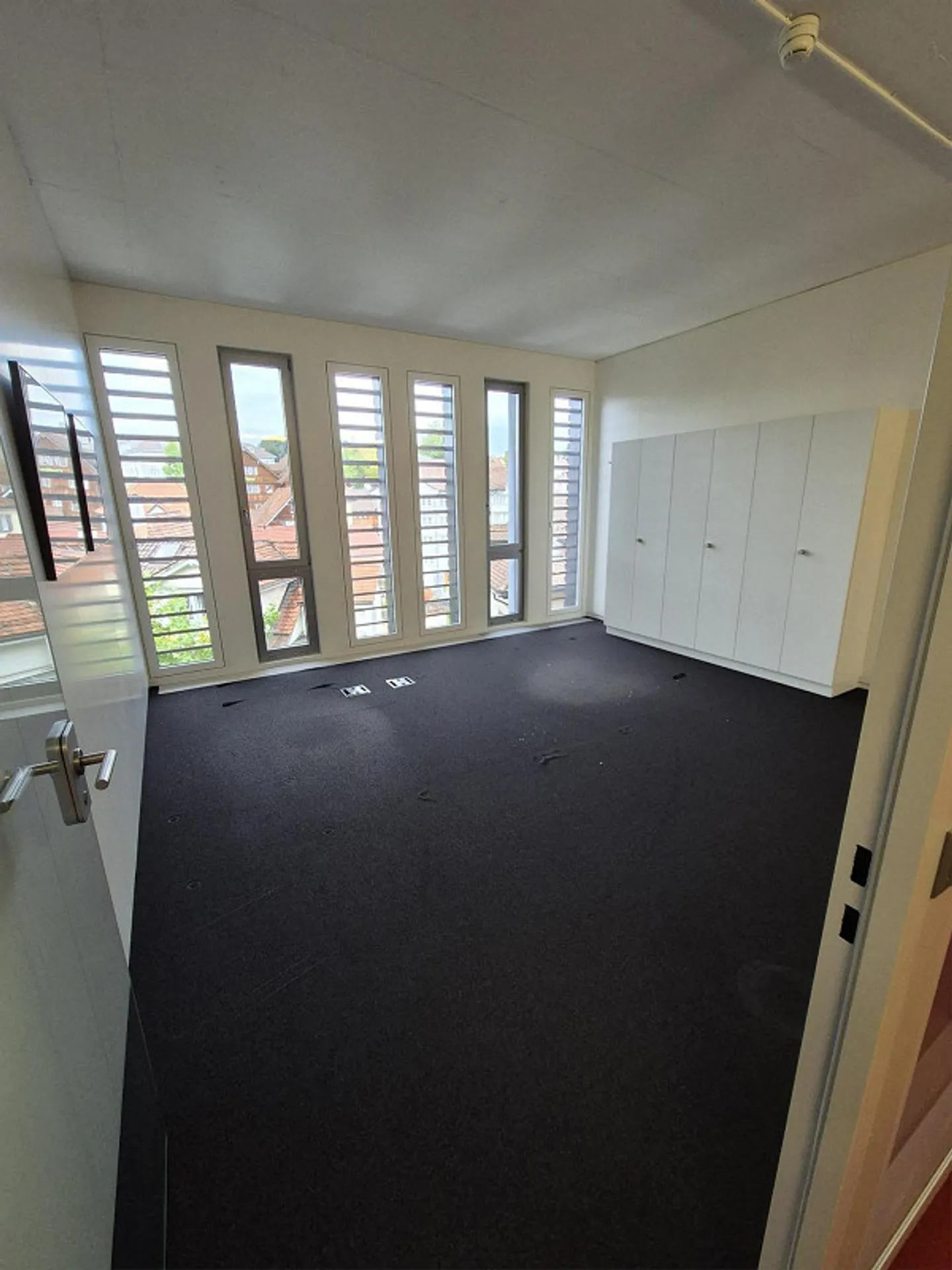 Attractive commercial spaces with a view of the fruit market - Photo 2 of 6