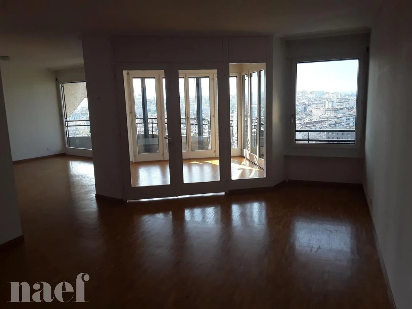 Appartement rénové avec balcon - Photo 5 sur 13