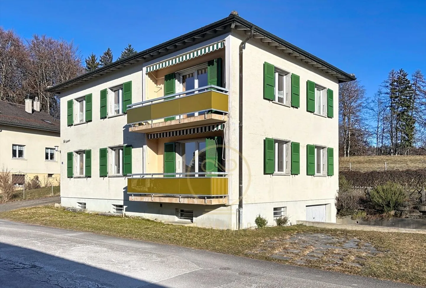 EPALINGES - Einfamilienhaus mit 2 Wohnungen mit 4 Zimmern, Garagen und Garten - Foto 2 von 13