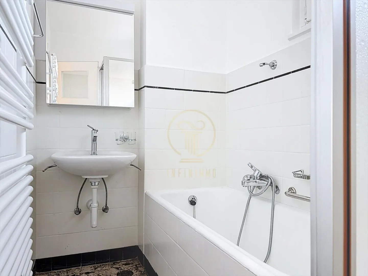 EPALINGES - Einfamilienhaus mit 2 Wohnungen mit 4 Zimmern, Garagen und Garten - Foto 9 von 13