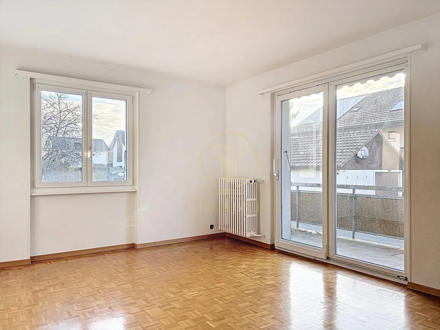 EPALINGES - Einfamilienhaus mit 2 Wohnungen mit 4 Zimmern, Garagen und Garten - Foto 12 von 13