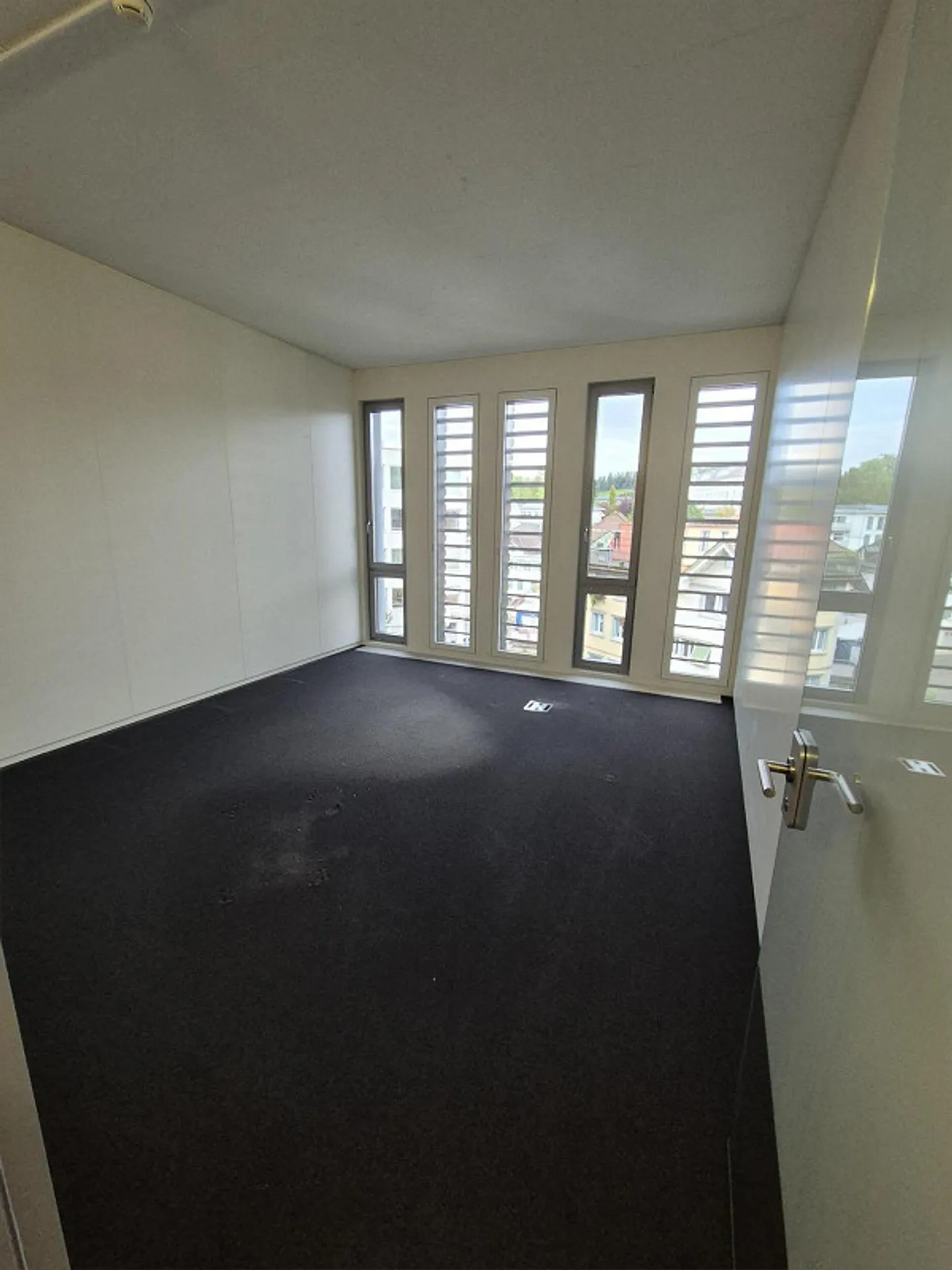 Attractive commercial spaces with a view of the fruit market - Photo 4 of 6