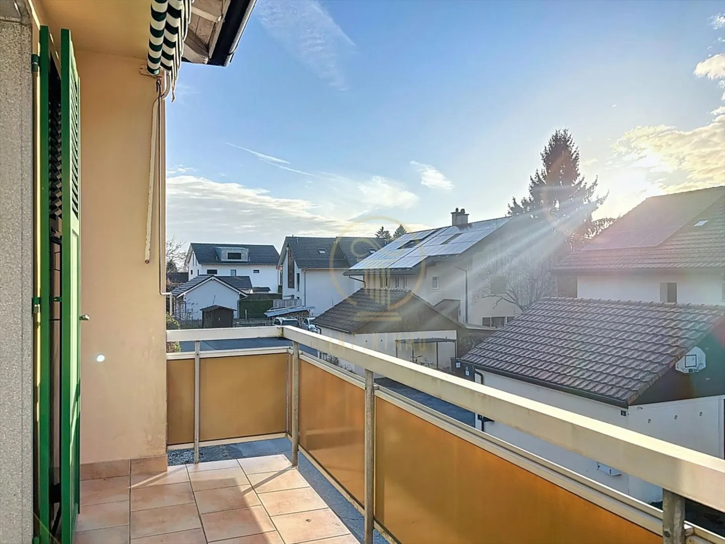 EPALINGES - Einfamilienhaus mit 2 Wohnungen mit 4 Zimmern, Garagen und Garten - Foto 13 von 13