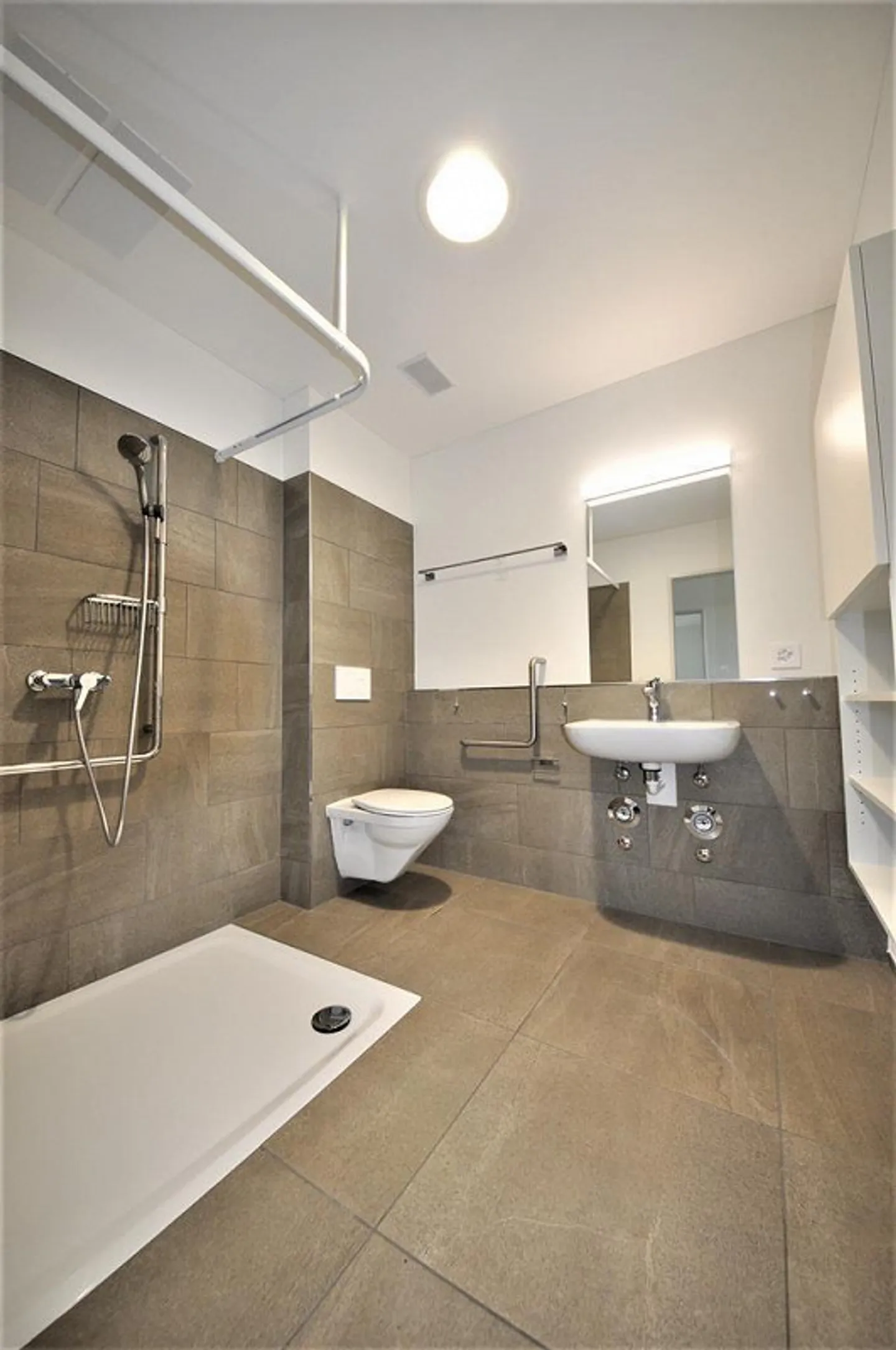 Bright and modern retirement apartment in Gelterkinden - Photo 5 of 7