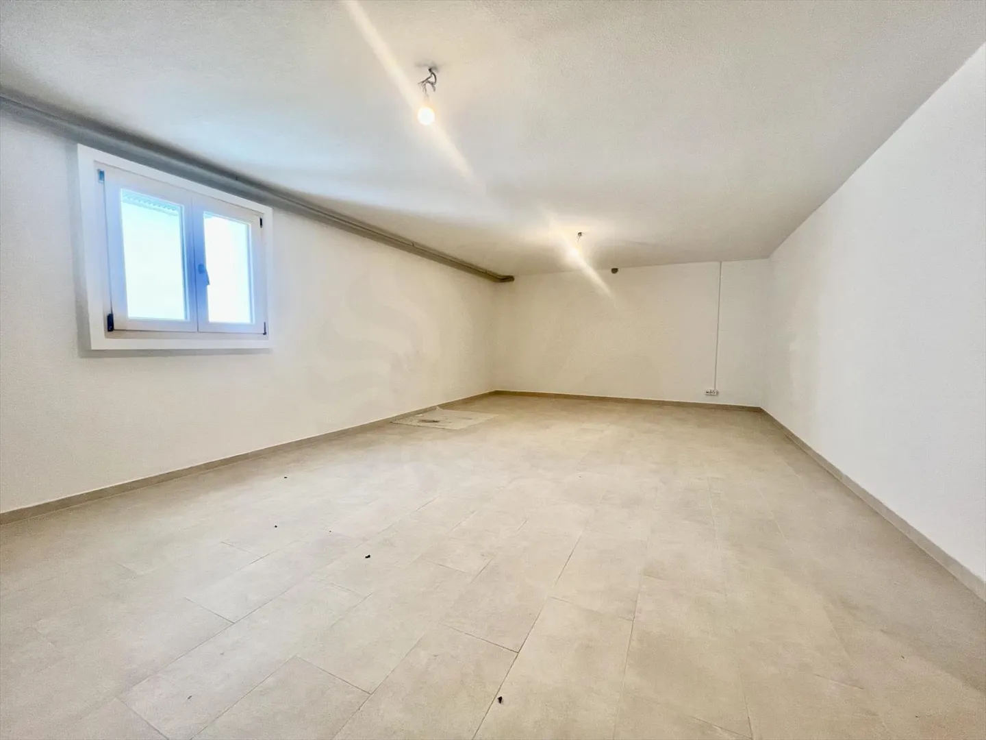 Casa bifamiliare ristrutturata, pronta per essere abitata - Foto 9 di 13