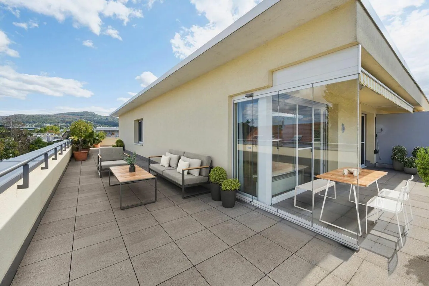 Moderne Attika-Wohnung mit Terrasse - Foto 1 von 9