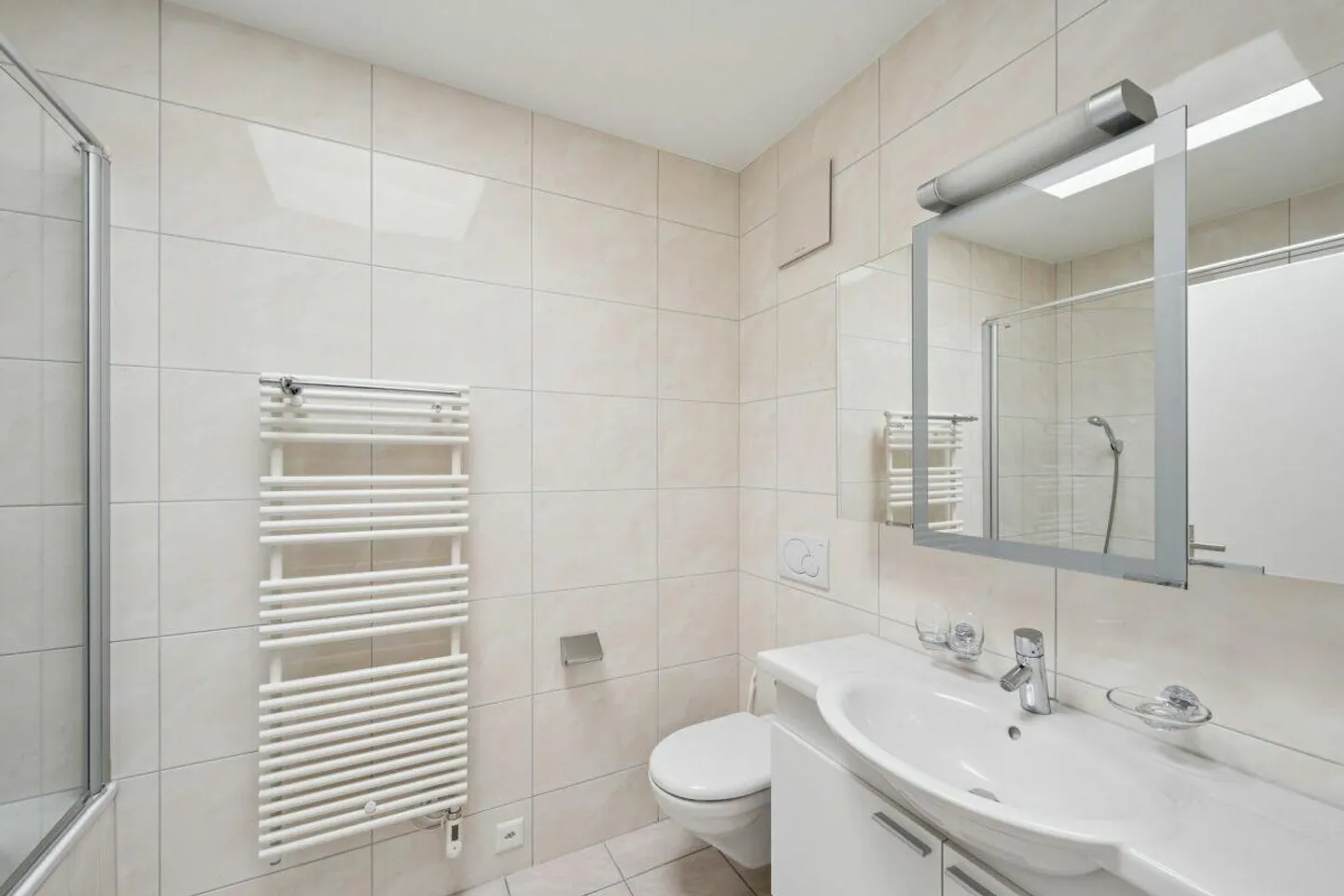 Moderne Attika-Wohnung mit Terrasse - Foto 8 von 9