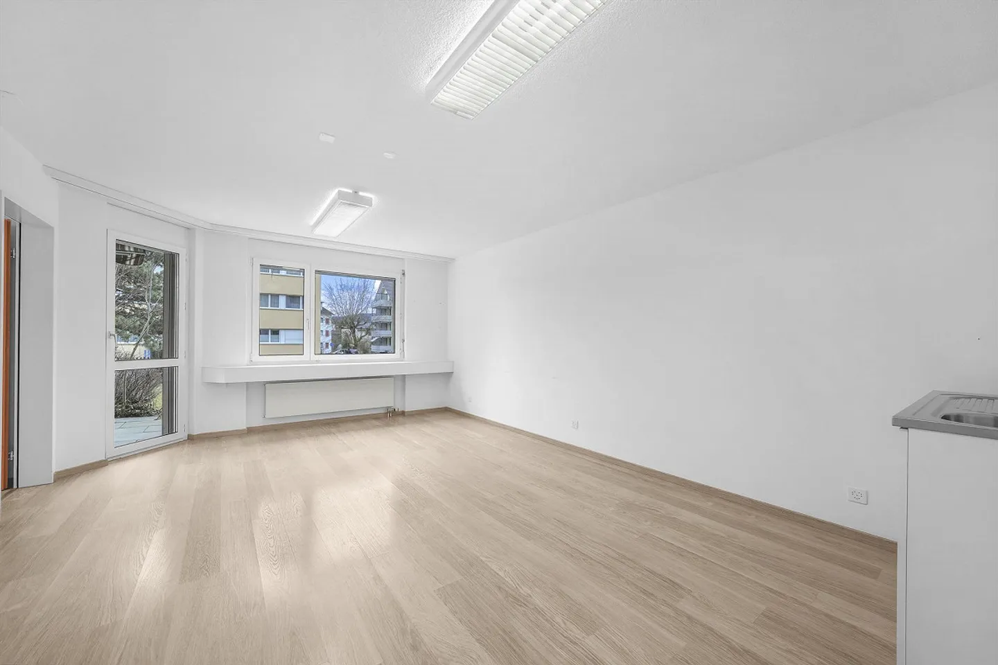 Your new practice / Your new office in a central location - Photo 2 of 11