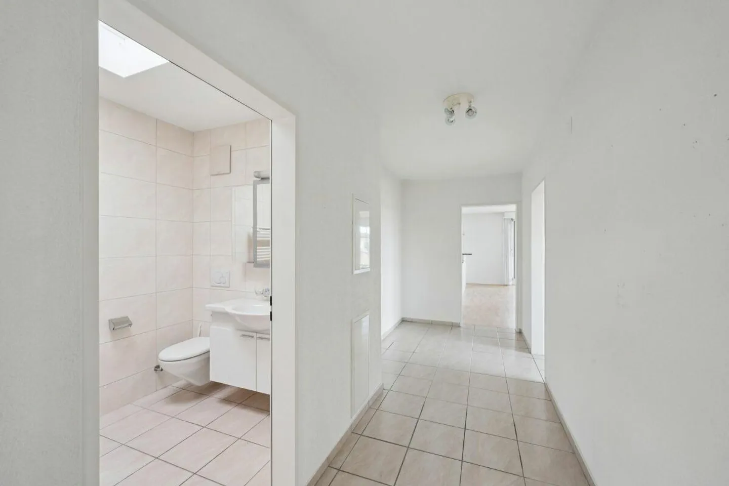 Moderne Attika-Wohnung mit Terrasse - Foto 5 von 9
