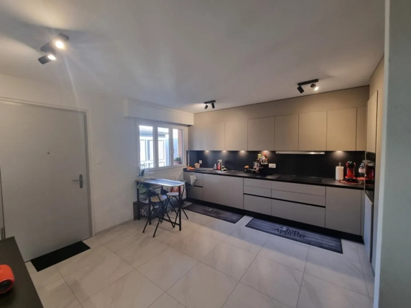 MONTHEY CENTER FOR SALE 4.5 ROOM APARTMENT RENOVATED - Photo 8 of 9