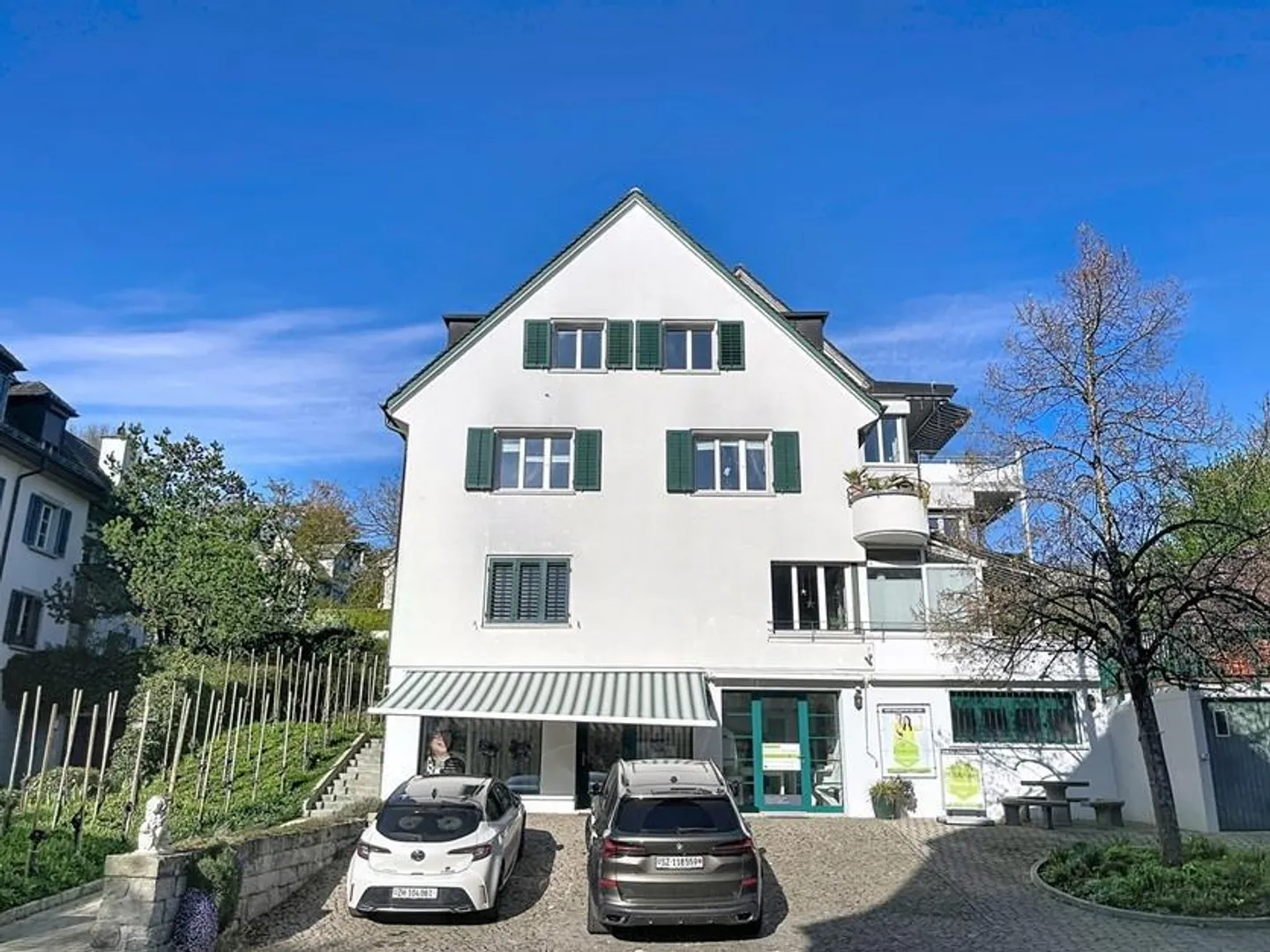 Bright, freshly renovated 3-room apartment in Küsnacht ZH - Photo 1 of 12