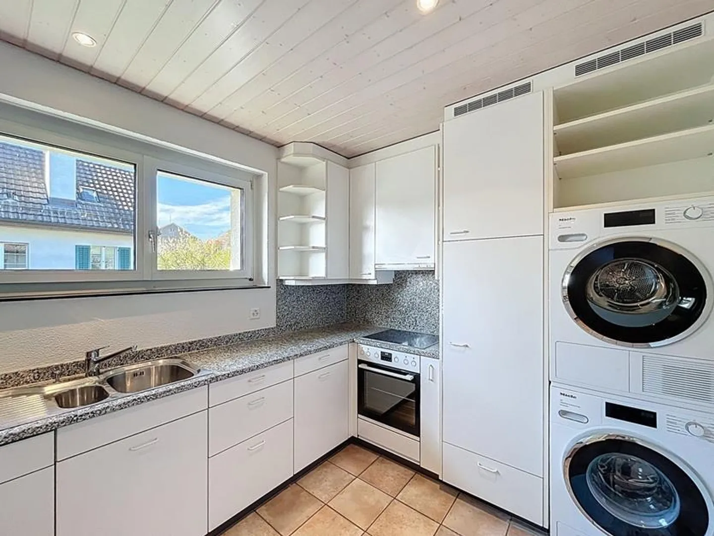 Bright, freshly renovated 3-room apartment in Küsnacht ZH - Photo 2 of 12