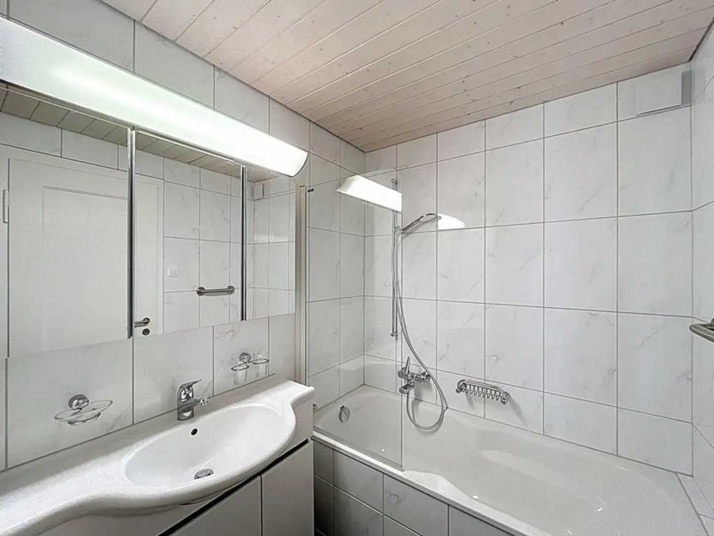 Bright, freshly renovated 3-room apartment in Küsnacht ZH - Photo 9 of 12