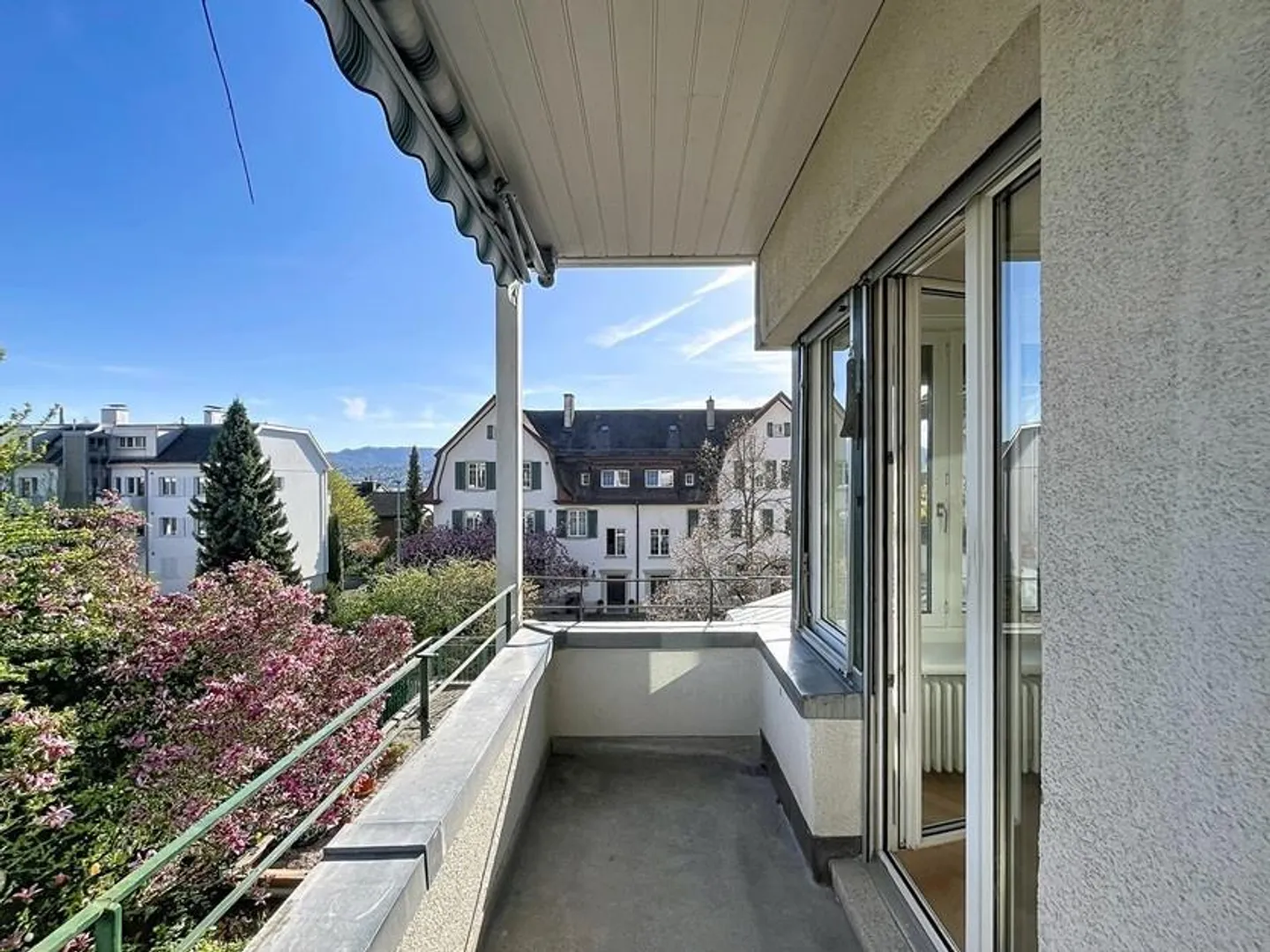 Bright, freshly renovated 3-room apartment in Küsnacht ZH - Photo 10 of 12