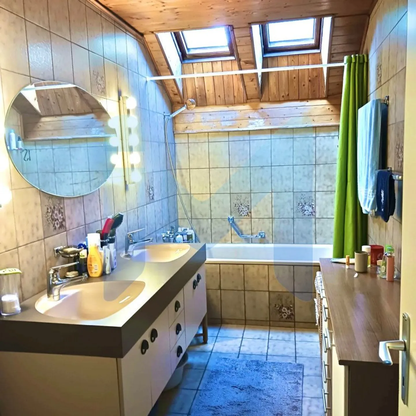 Duplex luminoso con giardino, autobus e negozi a 4 minuti - Foto 6 di 7
