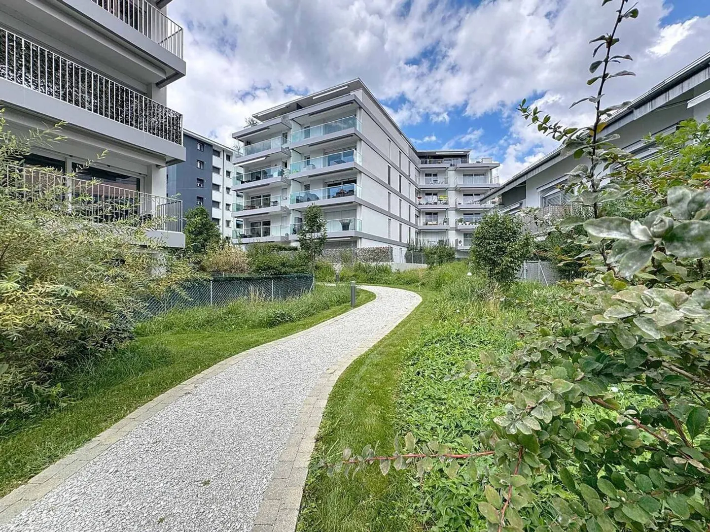 2.5 p récent avec terrasse et jardin - Photo 3 sur 8