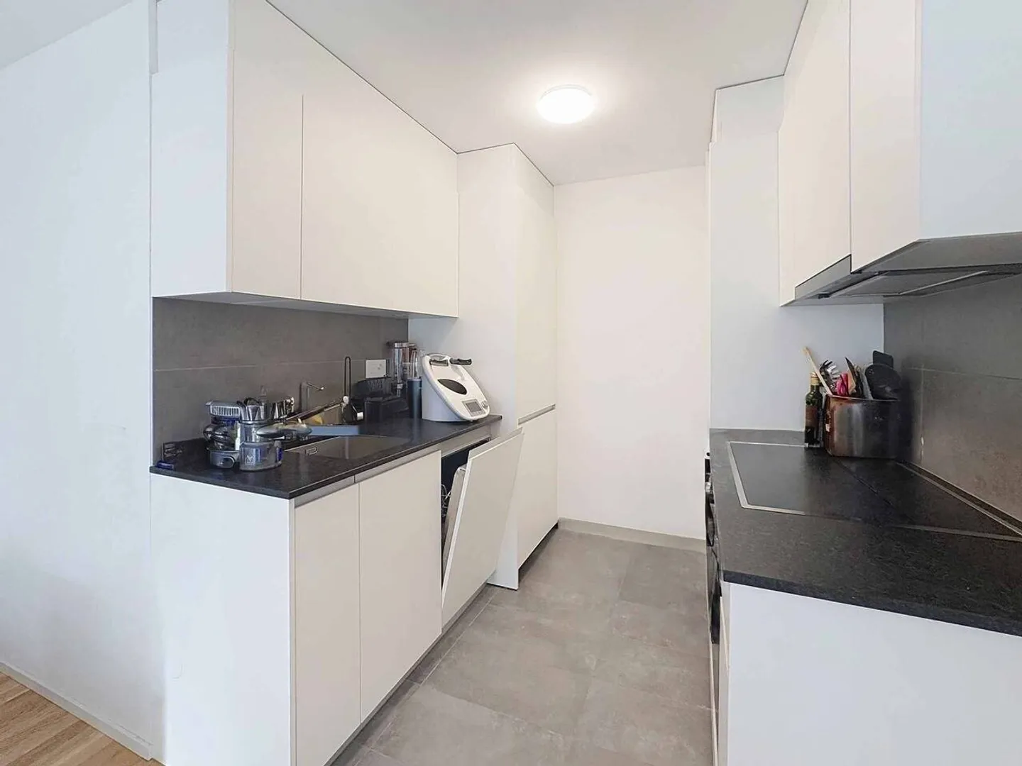 2.5 p récent avec terrasse et jardin - Photo 5 sur 8