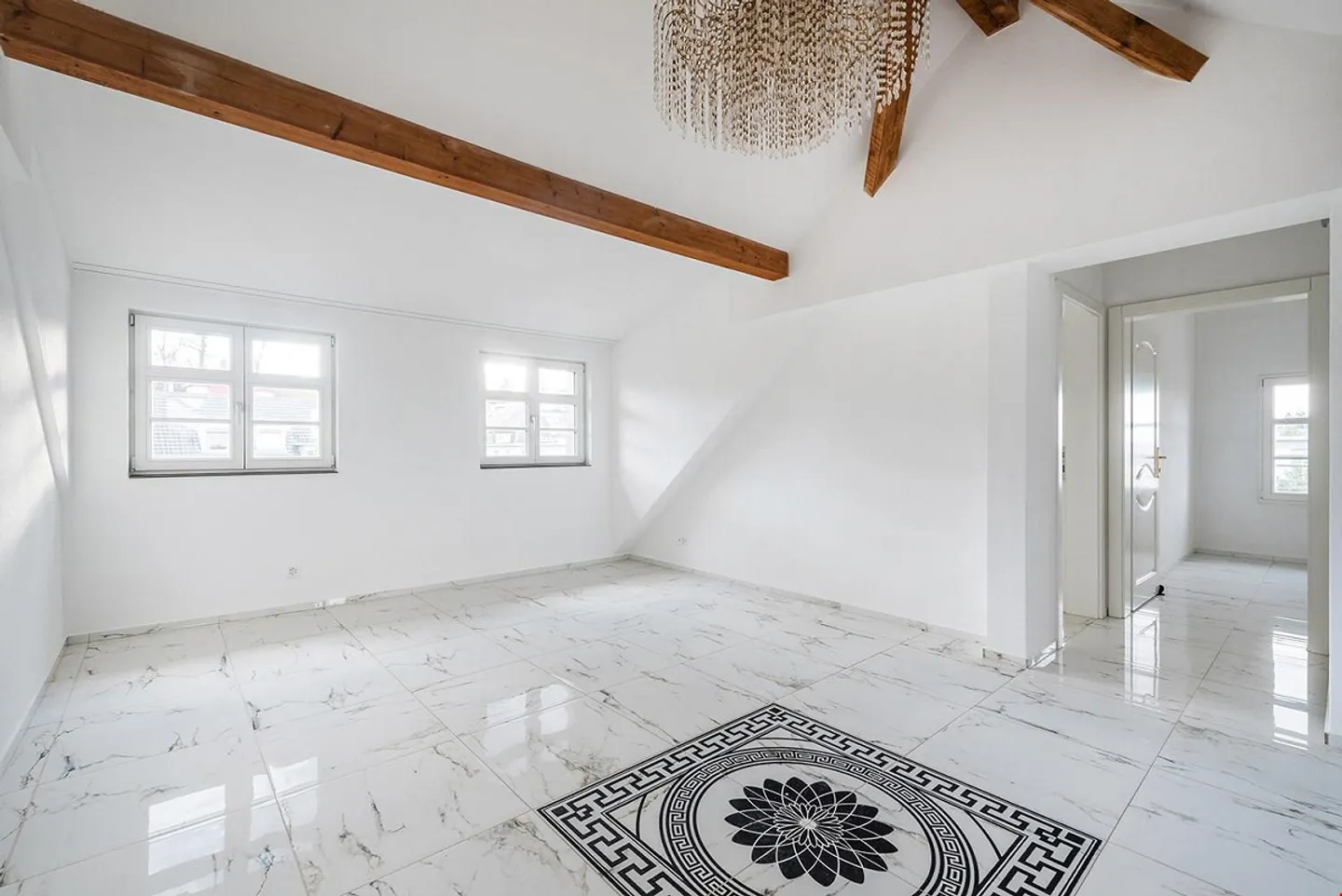 Appartement de 3,5 pièces près de la frontière - Photo 2 sur 8