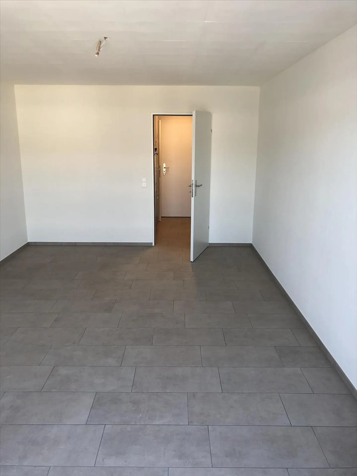 Apartment for rent - Photo 2 of 7