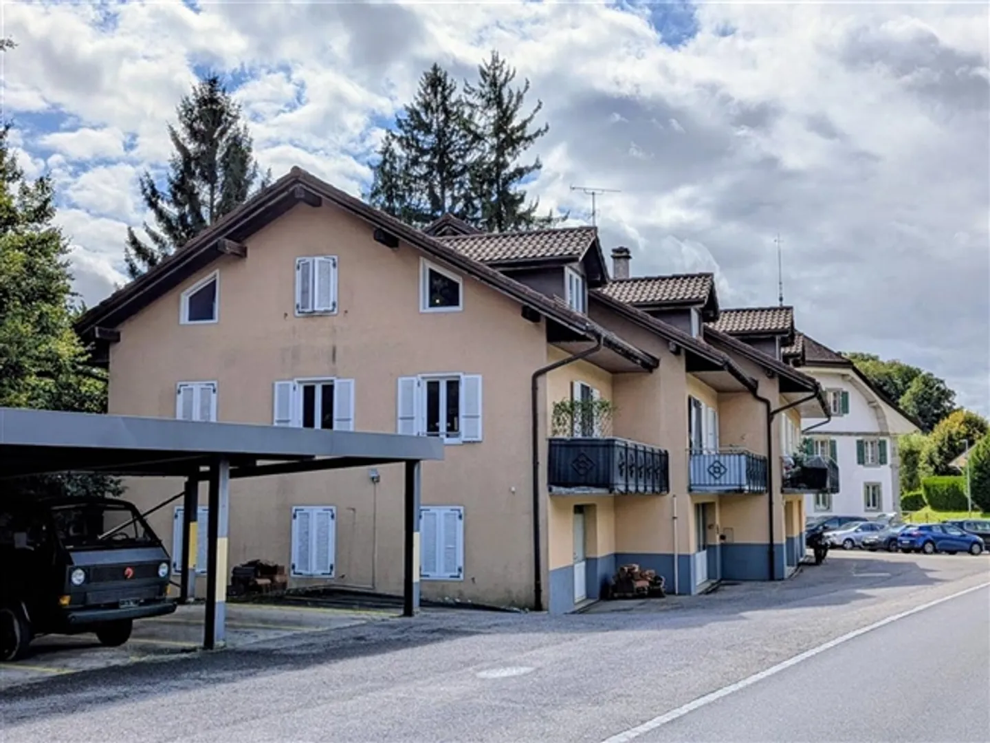 Praktischer Parkplatz - Foto 1 von 2