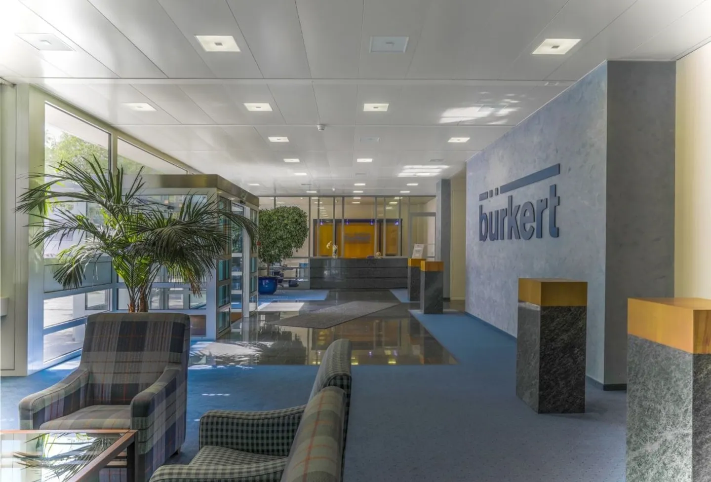 Expanded and Bright Office Spaces in Modern Commercial Building - Photo 3 of 7